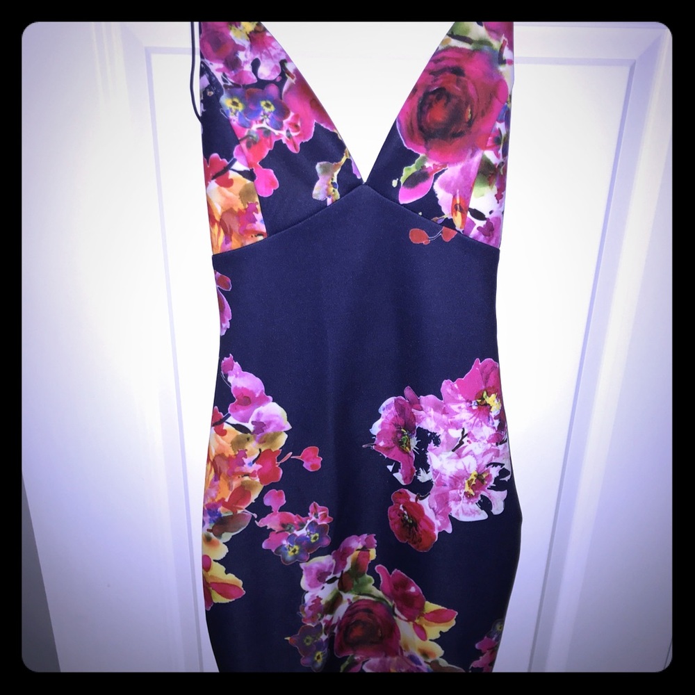 Gorgeous navy blue floral cocktail dress !